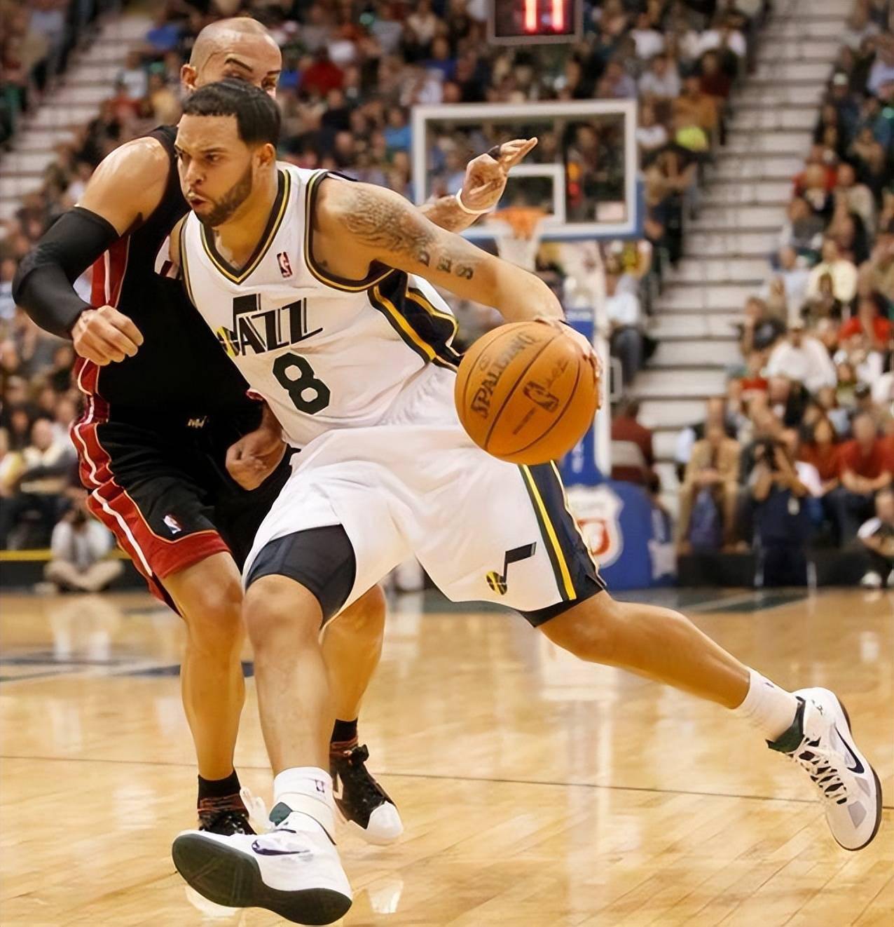 爱游戏-出色防守引发热议！，蒂姆在德国队比赛中出色防守再创辉煌时刻(蒂姆·邓肯的防守贡献)