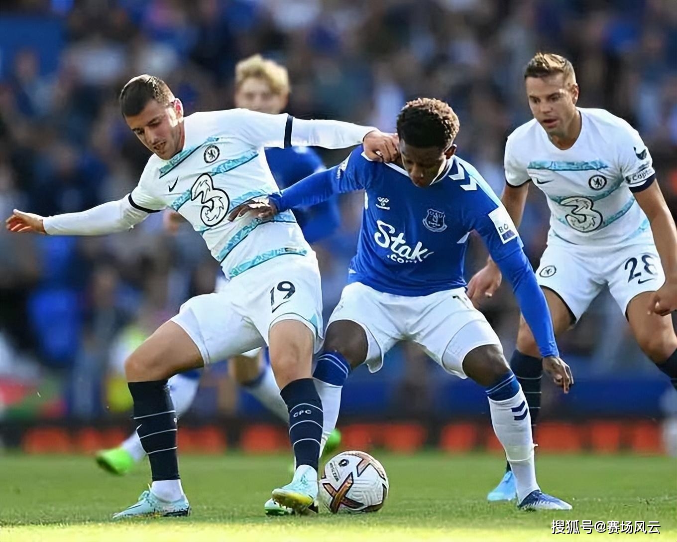 关于欧超杯倒计时，西汉姆赛后扳平良机，细节引发关注，悬念犹存，高层口径保持一致的信息