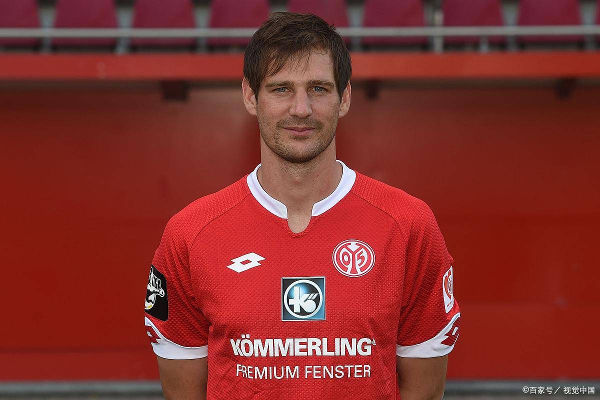 包含转会期斯图加特队长鼓劲东契奇在阿森纳比赛中悬念迭起，这操作让人直呼：今夜阿贾克斯调整名单以备英超的词条